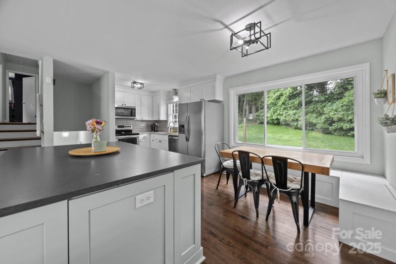 Property image 5 at 2100 Shadyview Drive, Charlotte, NC 28210