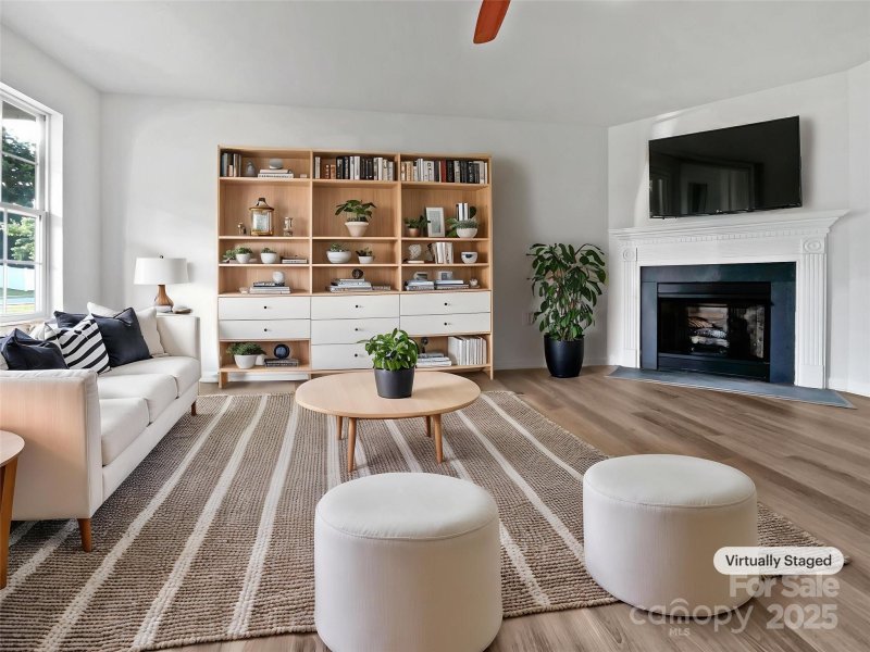 Property image 2 of 7325 Larwill Lane in Glenhaven, Charlotte, NC 28216