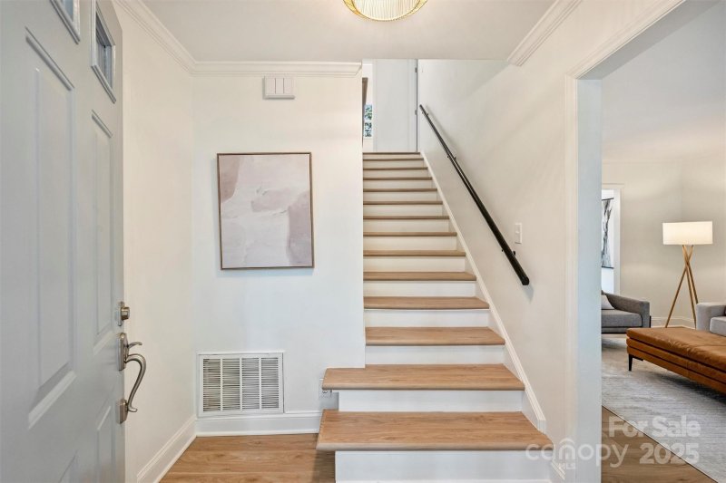 Property image 4 at 611 Heathermoor Court, Charlotte, NC 28209