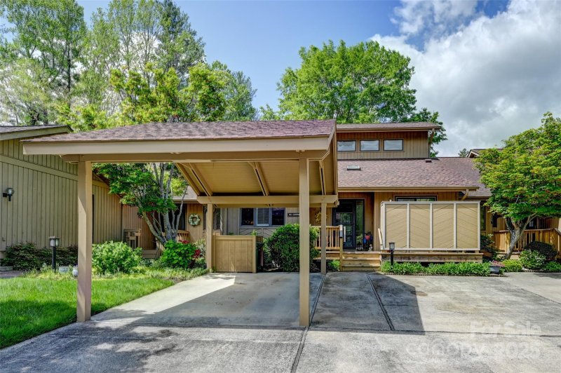 Property image 2 at 103 Red Oak Drive, Hendersonville, NC 28791