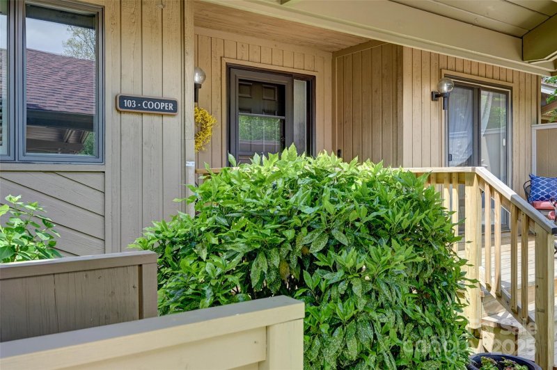 Property image 4 at 103 Red Oak Drive, Hendersonville, NC 28791