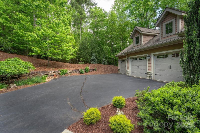 Property image 5 of 168 Chattooga Run in Champion Hills, Hendersonville, NC 28739