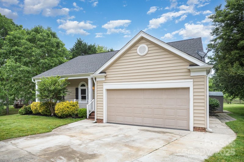 Property image 3 at 7106 Kinsmore Lane, Charlotte, NC 28269