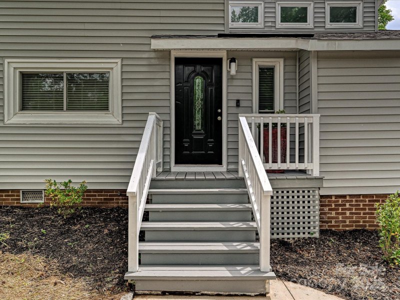 Property image 3 at 11712 Mirror Lake Drive, Charlotte, NC 28226