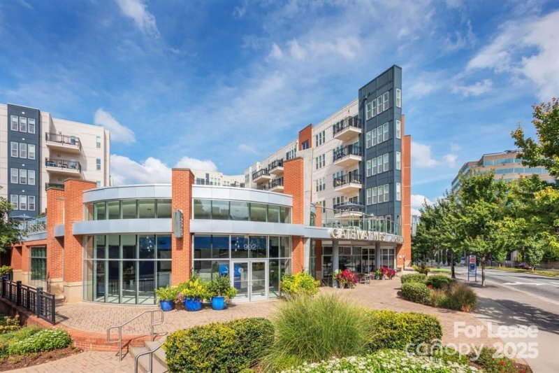 Property image 2 of 902 West Fourth Street in Downtown, Charlotte, NC 28202