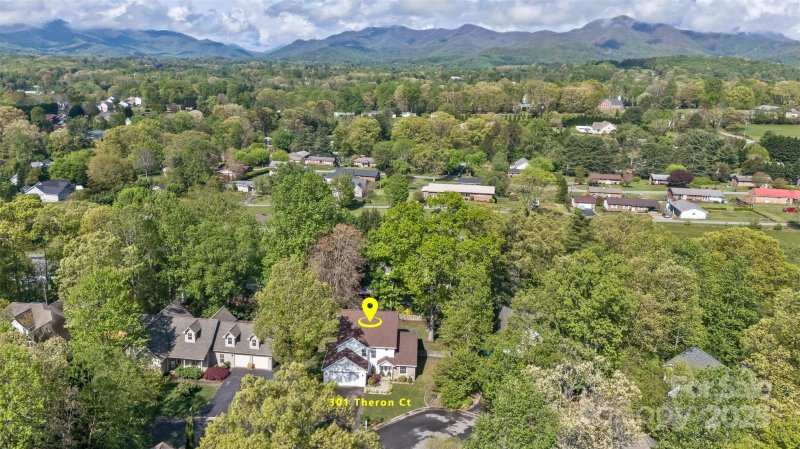 Property image 2 of 301 Theron Court in Holcombe Woods, Candler, NC 28715