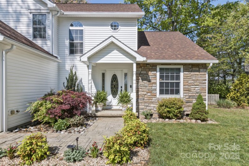 Property image 3 of 301 Theron Court in Holcombe Woods, Candler, NC 28715