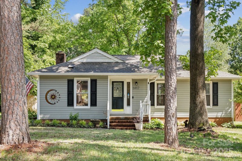 Property image 2 at 6412 Old Meadow Road, Charlotte, NC 28227