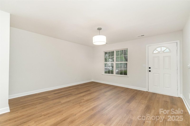Property image 2 at 1620 Crandon Drive, Charlotte, NC 28216
