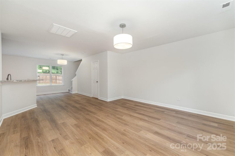 Property image 3 at 1620 Crandon Drive, Charlotte, NC 28216