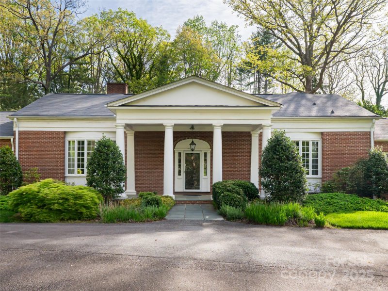 Property image 3 of 10 Stuyvesant Road in Biltmore Forest, Asheville, NC 28803
