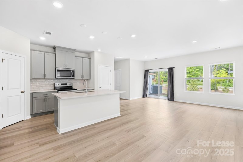 Property image 4 at 2220 Belterra Drive, Charlotte, NC 28216