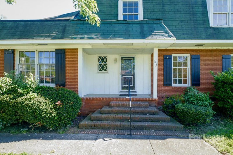 Property image 2 at 1018 Carysbrook Lane, Charlotte, NC 28217