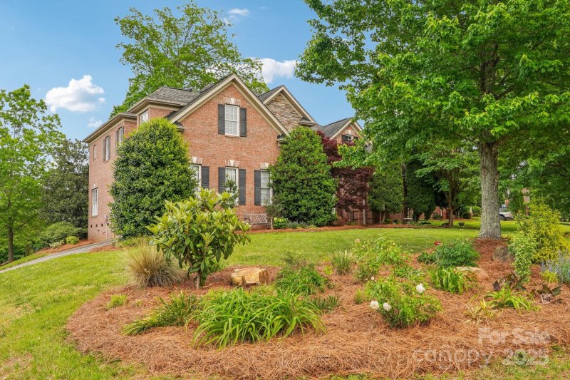 Property image 2 at 8905 Landsdowne Avenue, Harrisburg, NC 28075