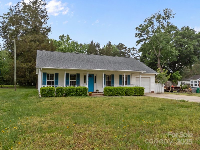 Property image 2 at 1401 Thompson Avenue, Charlotte, NC 28216