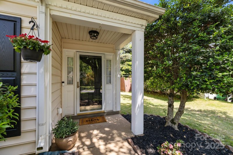 Property image 4 at 16117 Wrights Ferry Road, Charlotte, NC 28278