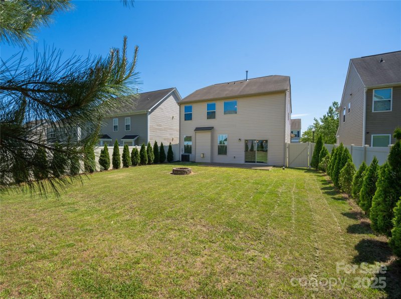 Property image 4 at 726 Centennial Street, Gastonia, NC 28056