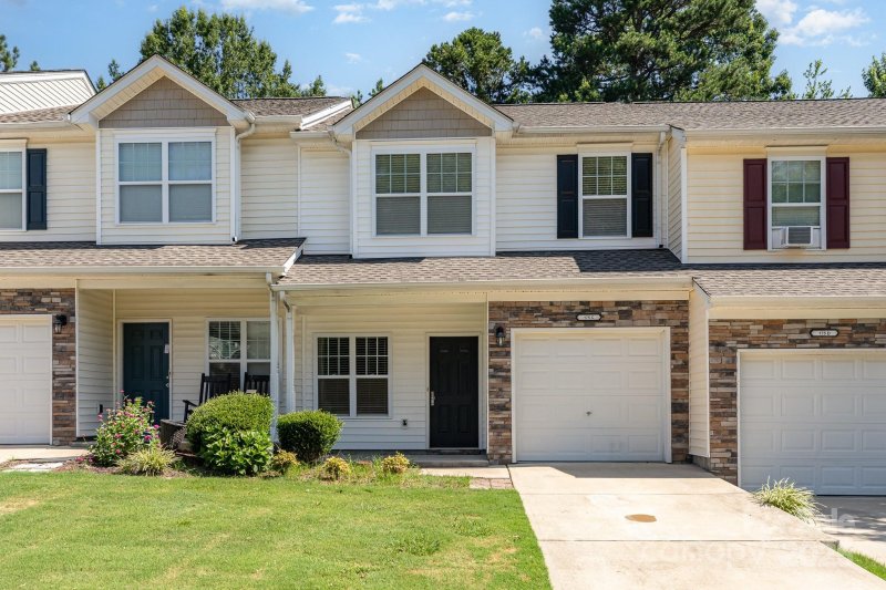 Woodburn Crossing, Mooresville Community