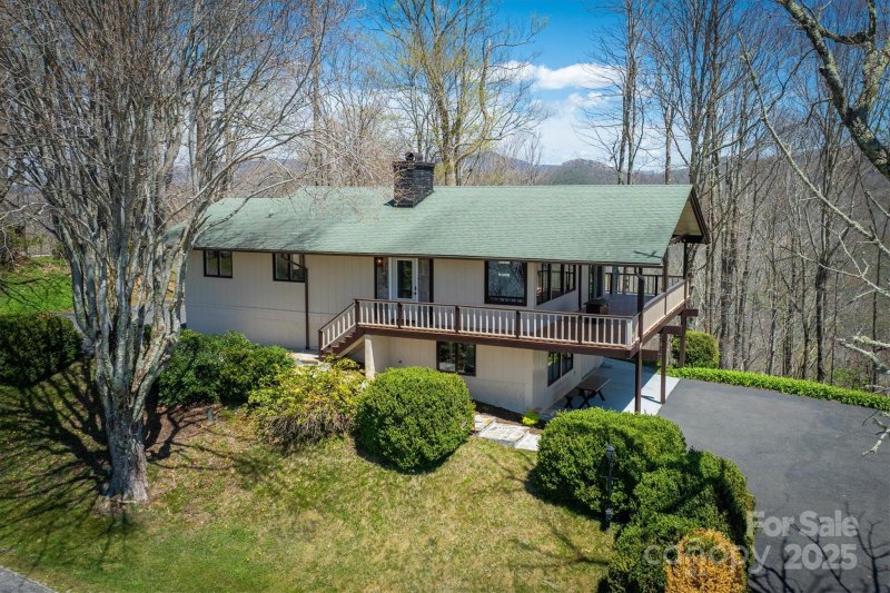 Mountain Glen, Newland Community