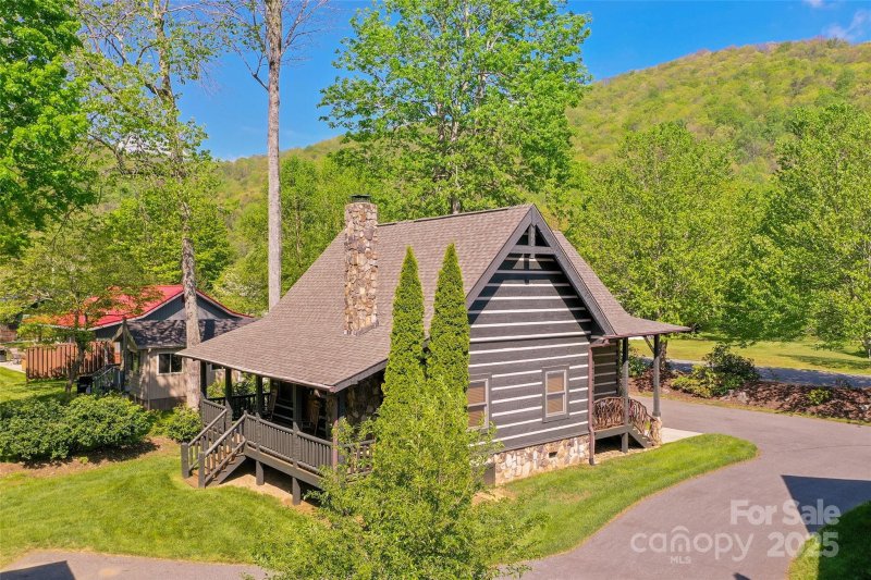 Property image 2 of 18 Rachels Circle in The Village at Twin Falls, Maggie Valley, NC 28751