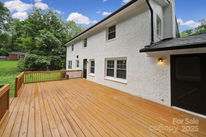 Property image 4 at 7531 Linda Lake Drive, Charlotte, NC 28215