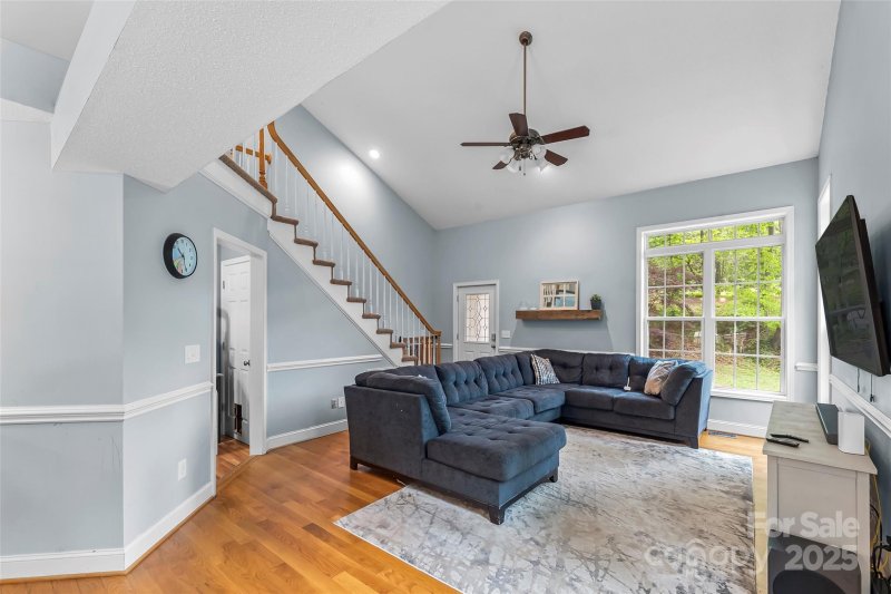 Property image 2 of 4927 Gateway Drive in Southbridge, Claremont, NC 28610