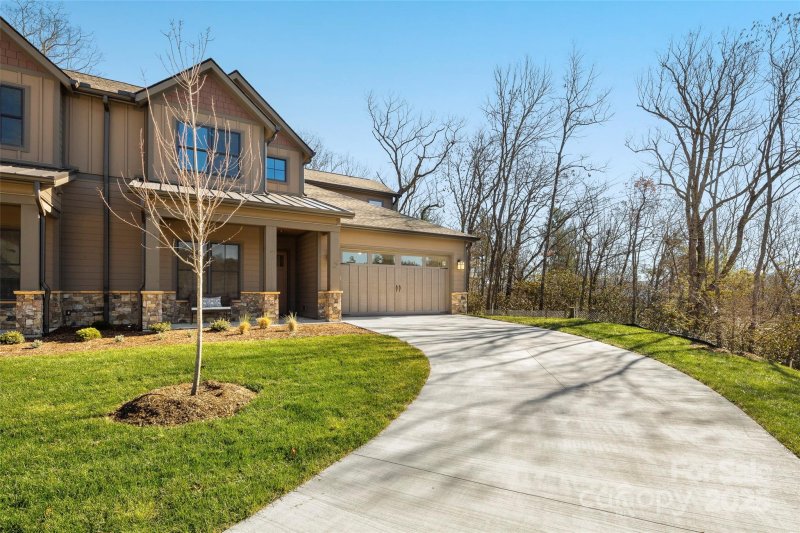 Property image 2 at 107 Chimney Chase Trail, Hendersonville, NC 28739