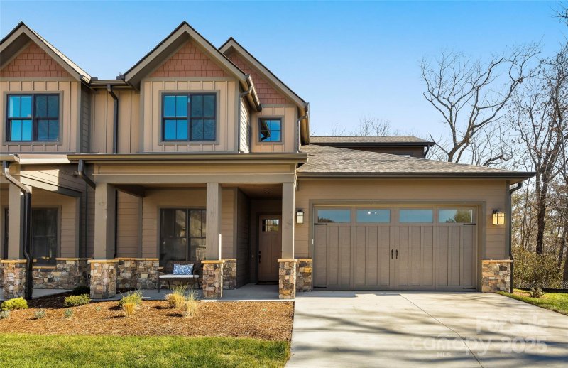 Property image 3 at 107 Chimney Chase Trail, Hendersonville, NC 28739