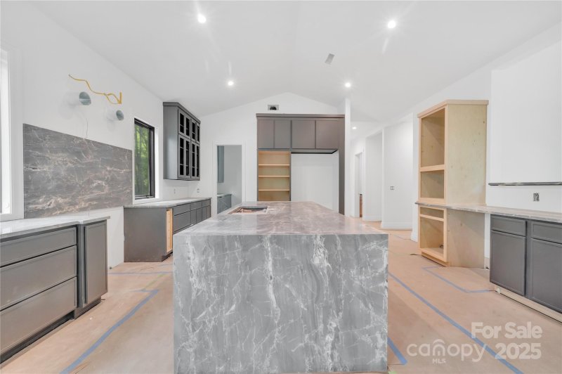 Property image 5 of 111 Wrenwood Lane in Eastover, Charlotte, NC 28211