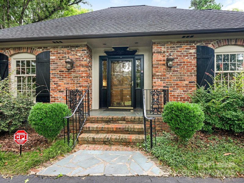 Property image 2 at 3515 Foxcroft Road, Charlotte, NC 28211