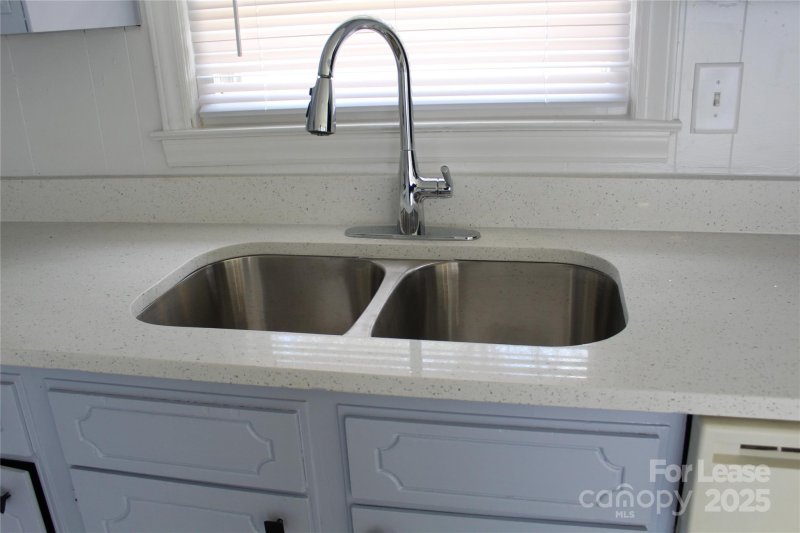 Property image 3 at 5525 Amity Place, Charlotte, NC 28212