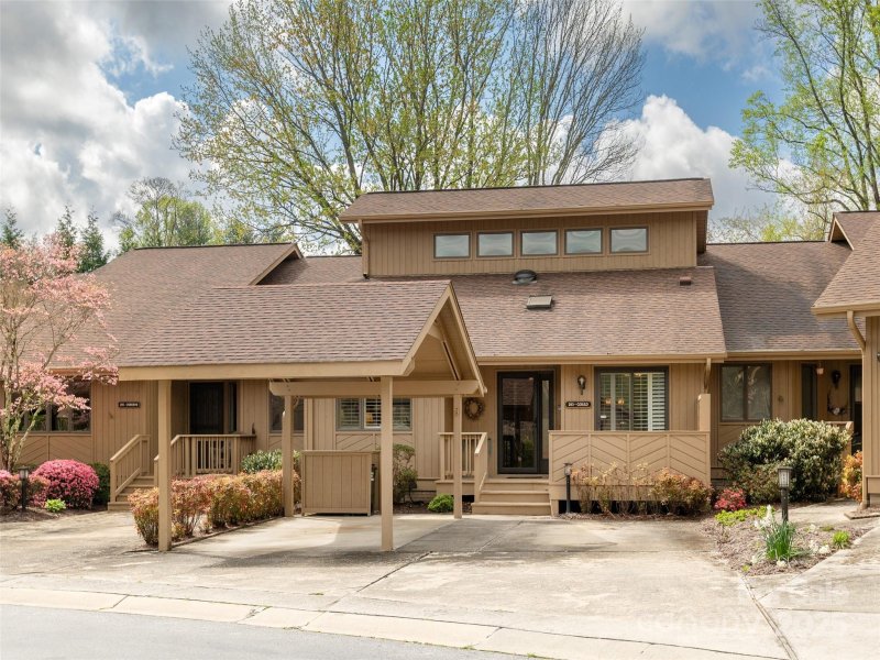 Property image 2 at 203 Wild Oak Lane, Hendersonville, NC 28791