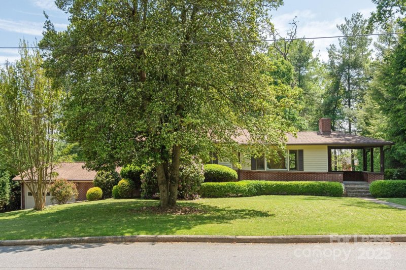 Property image 3 at 10 S Oak Forest Drive, Asheville, NC 28803