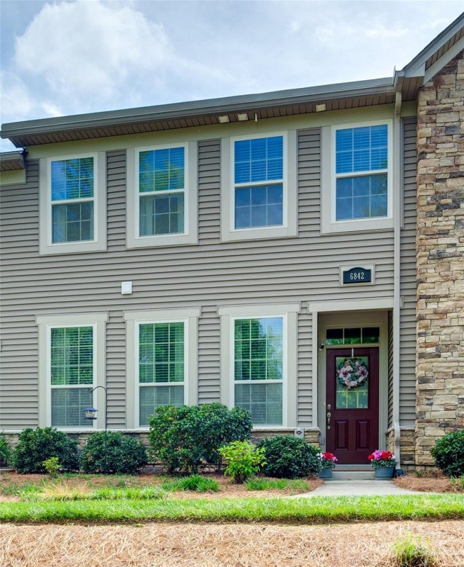 Property image 2 at 6842 Berewick Commons Parkway, Charlotte, NC 28278