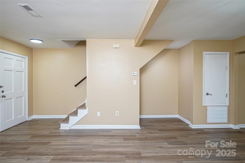 Property image 3 of 8835 Hunter Ridge Drive in Lexington Commons, Charlotte, NC 28226