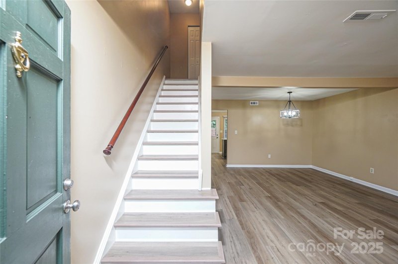 Property image 4 of 8835 Hunter Ridge Drive in Lexington Commons, Charlotte, NC 28226