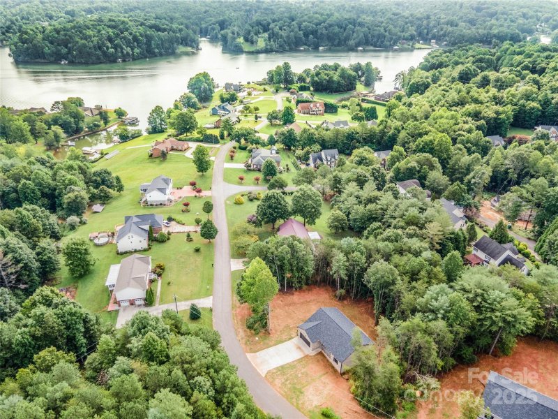 Property image 2 of 5751 Selkirk Drive in Northlake Estates, Hickory, NC 28601