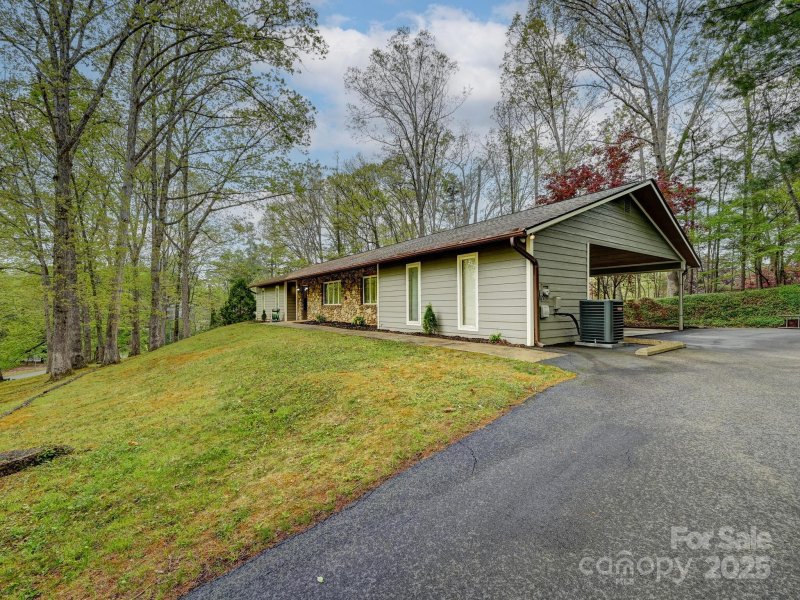 Property image 3 at 4 Highlander Road, Asheville, NC 28804