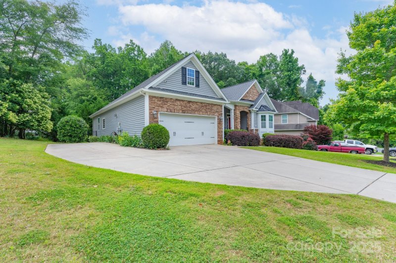 Property image 3 of 968 Autumn Glen Court in Rosedale, Clover, SC 29710