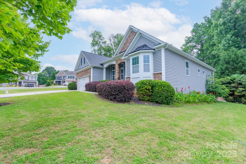 Property image 4 of 968 Autumn Glen Court in Rosedale, Clover, SC 29710