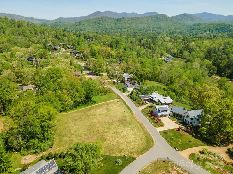 Property image 4 at 14 Wandering Oaks Way, Asheville, NC 28805