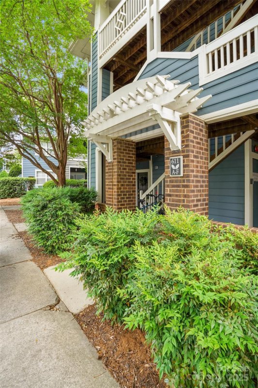 Property image 5 at 611 Olmsted Park Place, Charlotte, NC 28203