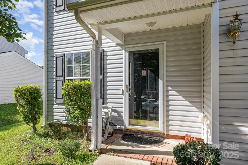 Property image 4 of 1346 Mandy Place Court in Sunset Village, Charlotte, NC 28216