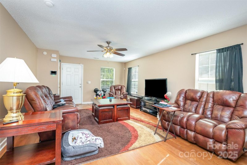 Property image 5 of 1346 Mandy Place Court in Sunset Village, Charlotte, NC 28216