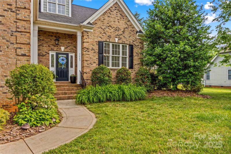 Property image 3 of 7923 Mountain Shore Drive in Paramount Shores, Sherrills Ford, NC 28673