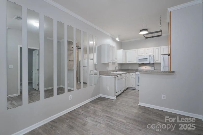 Property image 4 at 2226 Lennoxshire Square Court, Charlotte, NC 28210