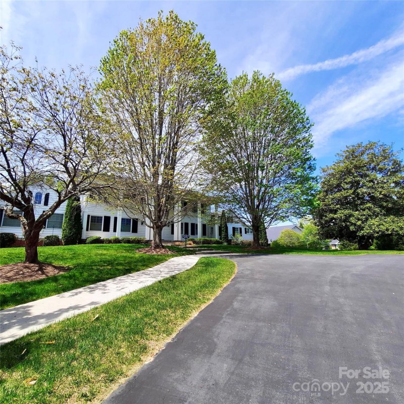 Property image 3 at 58 Towne Place Drive, Hendersonville, NC 28792