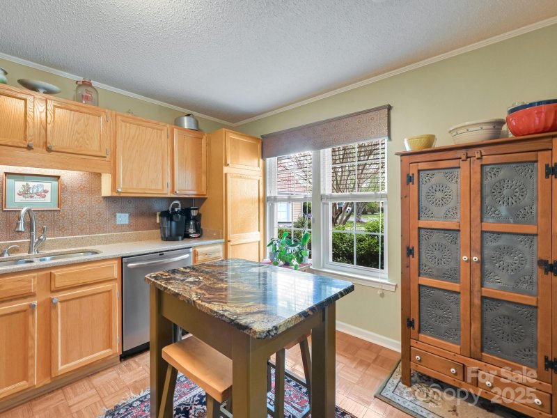 Property image 5 of 1202 Hyde Park Drive in Biltmore Commons, Asheville, NC 28806