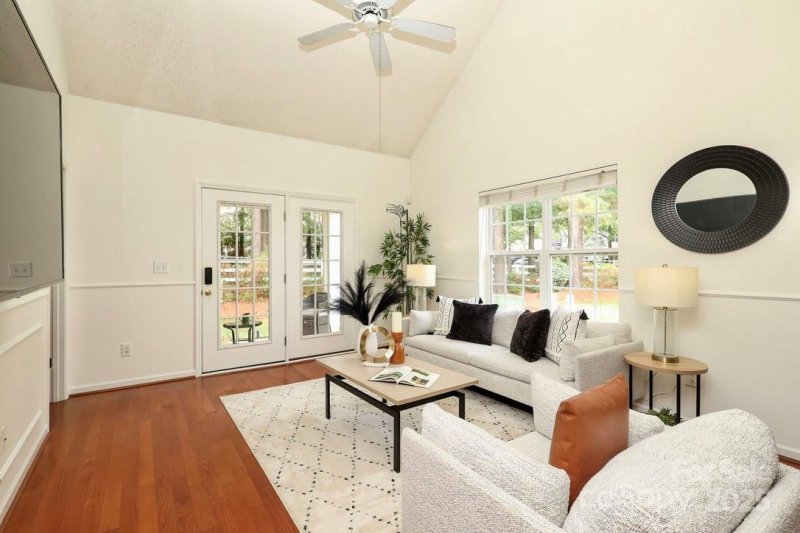 Property image 2 at 8233 Christmas Court, Charlotte, NC 28216