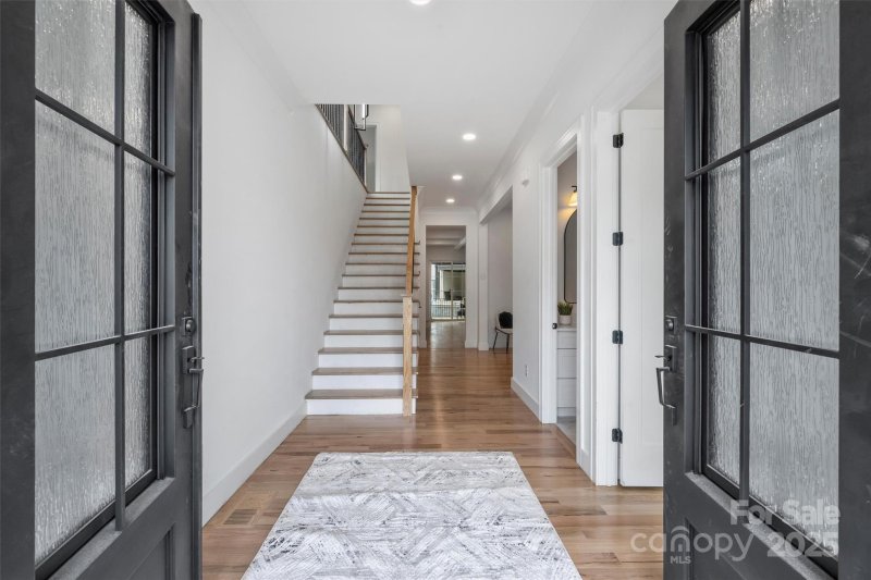 Property image 3 of 910 Everett Place in Villa Heights, Charlotte, NC 28205